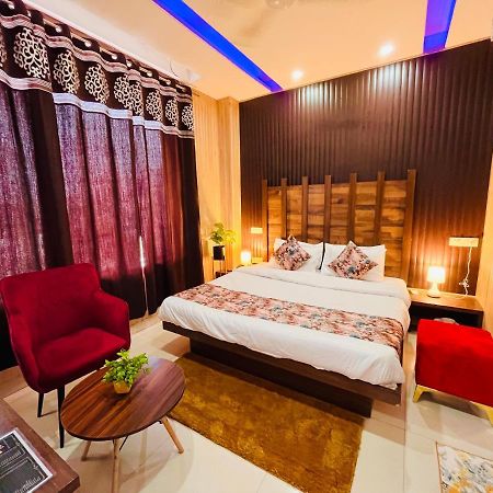 Hotel Pearl Grand, Zirakpur - Top Rated & Most Awarded Property In Tricity Chandīgarh Buitenkant foto
