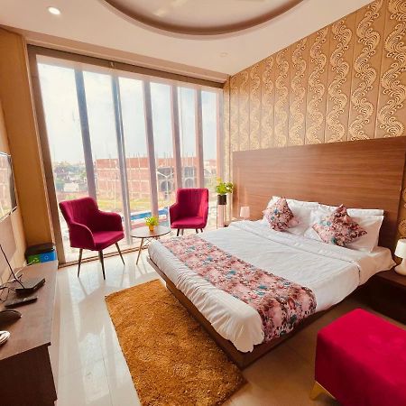 Hotel Pearl Grand, Zirakpur - Top Rated & Most Awarded Property In Tricity Chandīgarh Buitenkant foto