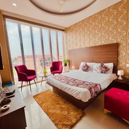 Hotel Pearl Grand, Zirakpur - Top Rated & Most Awarded Property In Tricity Chandīgarh Buitenkant foto