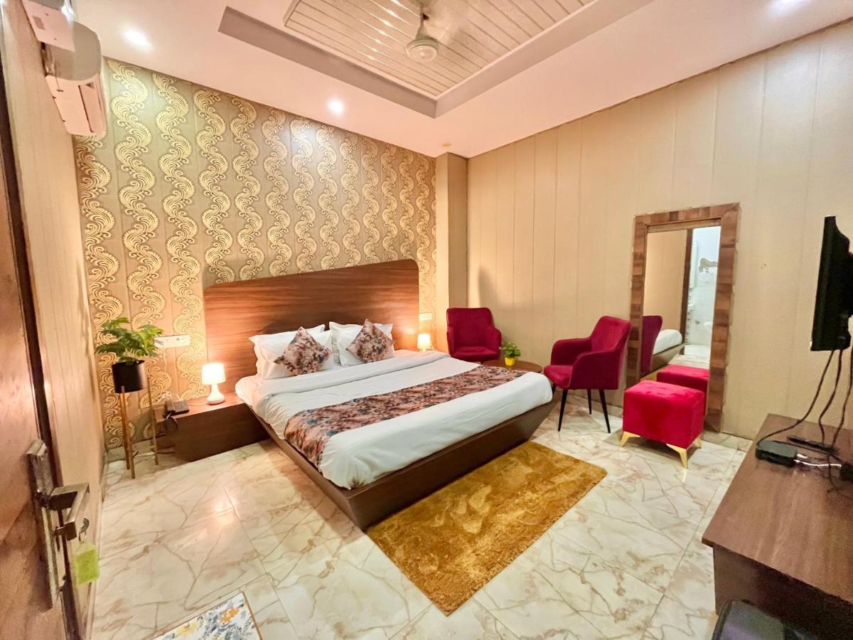 Hotel Pearl Grand, Zirakpur - Top Rated & Most Awarded Property In Tricity Chandīgarh Buitenkant foto