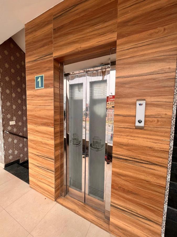 Hotel Pearl Grand, Zirakpur - Top Rated & Most Awarded Property In Tricity Chandīgarh Buitenkant foto