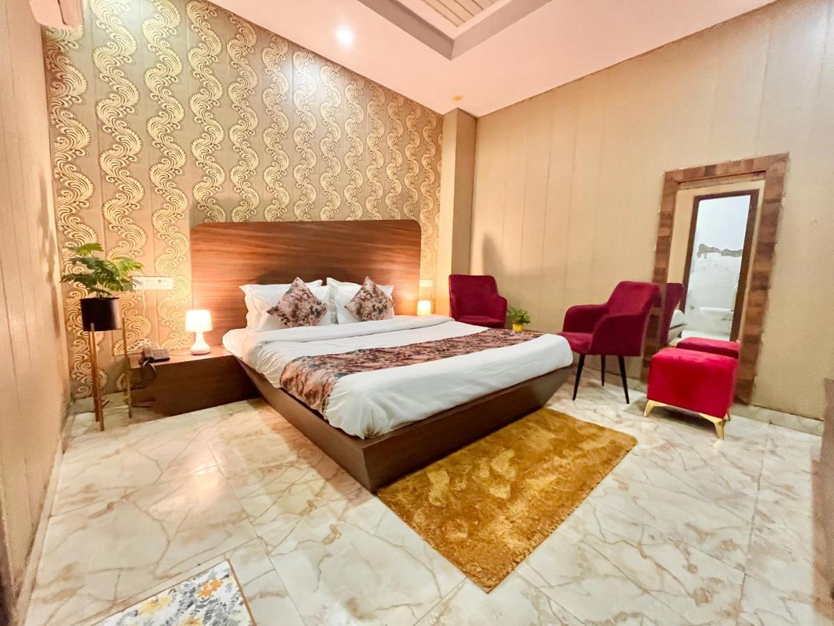 Hotel Pearl Grand, Zirakpur - Top Rated & Most Awarded Property In Tricity Chandīgarh Buitenkant foto