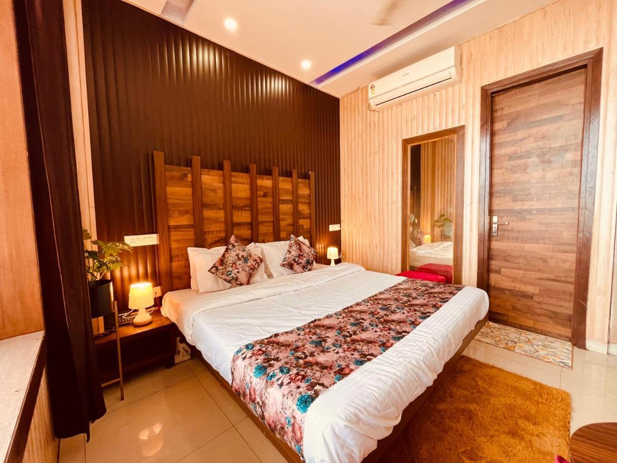 Hotel Pearl Grand, Zirakpur - Top Rated & Most Awarded Property In Tricity Chandīgarh Buitenkant foto