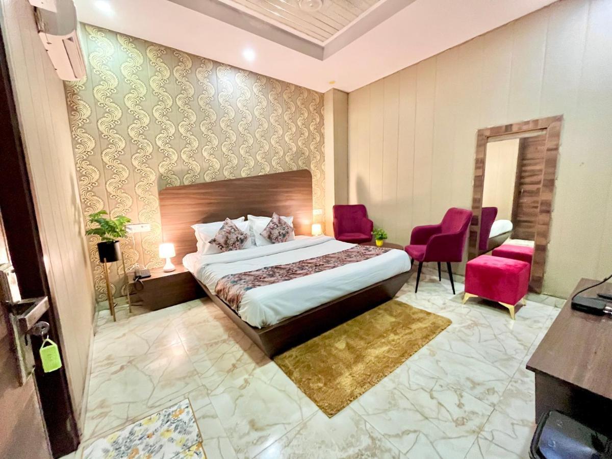 Hotel Pearl Grand, Zirakpur - Top Rated & Most Awarded Property In Tricity Chandīgarh Buitenkant foto