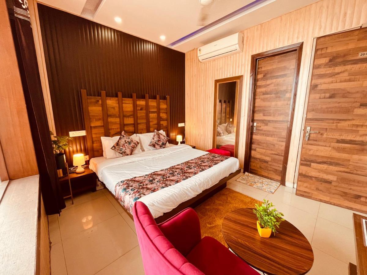 Hotel Pearl Grand, Zirakpur - Top Rated & Most Awarded Property In Tricity Chandīgarh Buitenkant foto