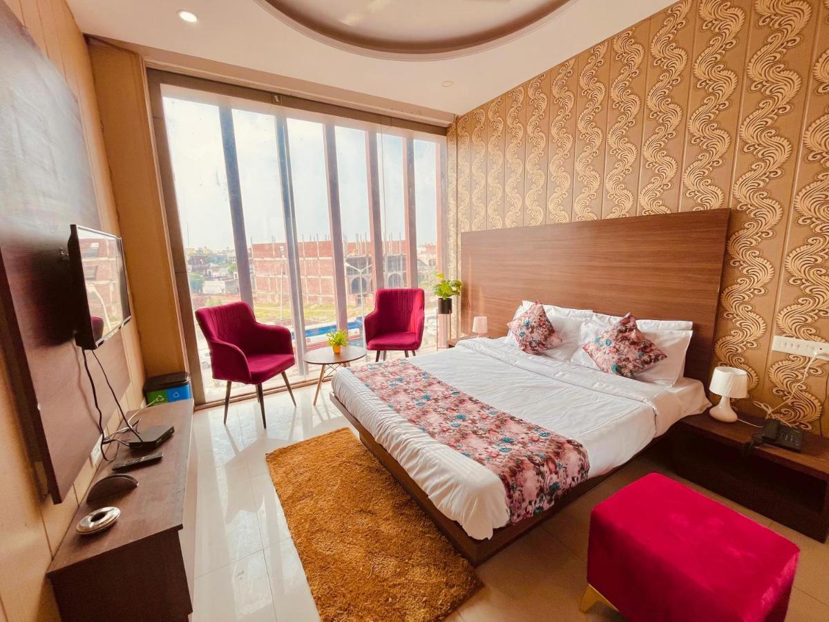 Hotel Pearl Grand, Zirakpur - Top Rated & Most Awarded Property In Tricity Chandīgarh Buitenkant foto