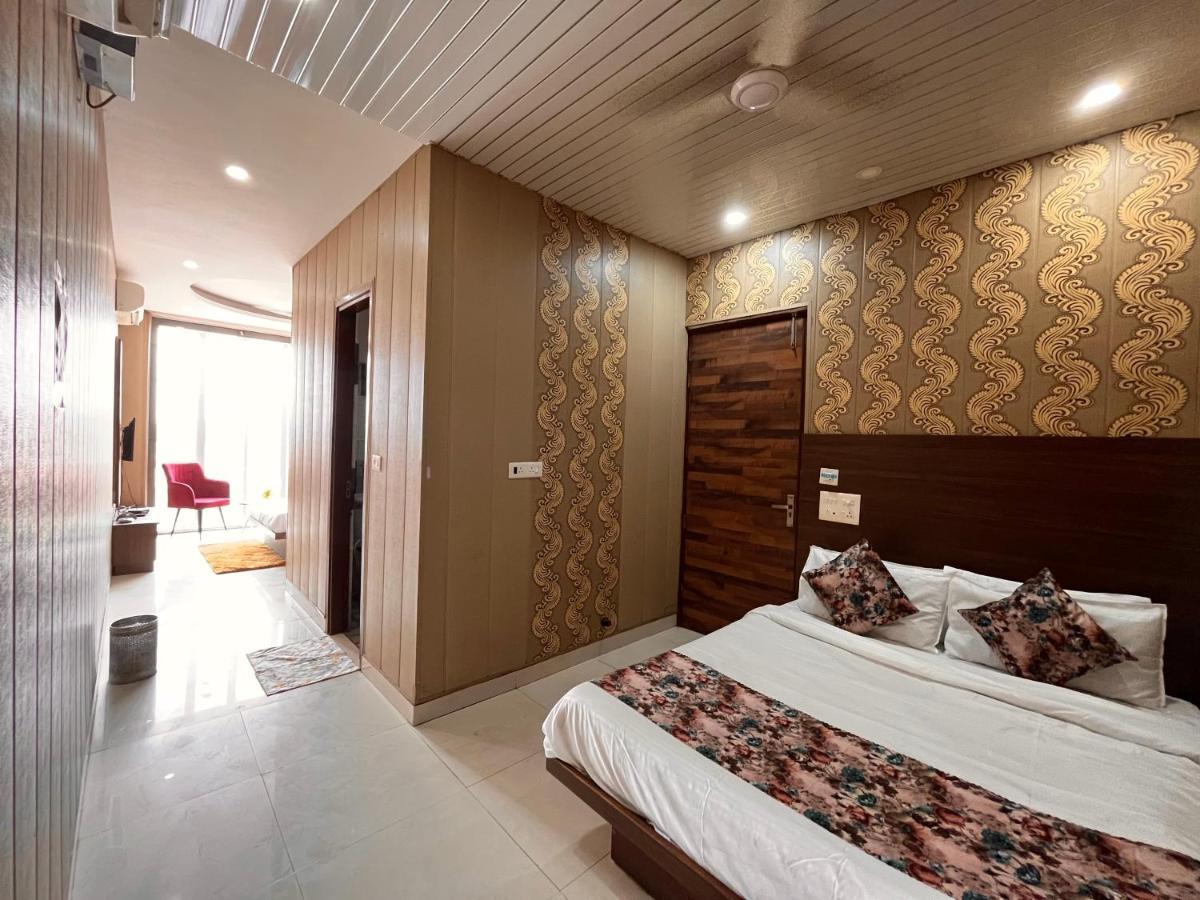 Hotel Pearl Grand, Zirakpur - Top Rated & Most Awarded Property In Tricity Chandīgarh Buitenkant foto