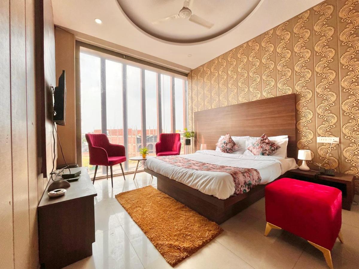 Hotel Pearl Grand, Zirakpur - Top Rated & Most Awarded Property In Tricity Chandīgarh Buitenkant foto