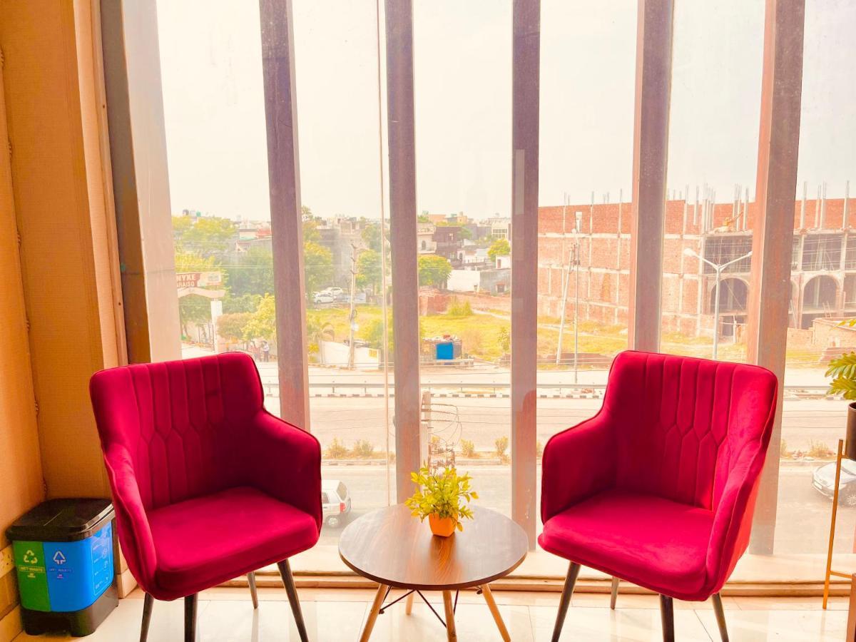 Hotel Pearl Grand, Zirakpur - Top Rated & Most Awarded Property In Tricity Chandīgarh Buitenkant foto
