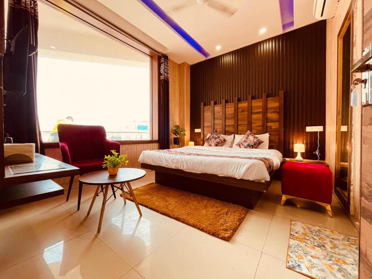 Hotel Pearl Grand, Zirakpur - Top Rated & Most Awarded Property In Tricity Chandīgarh Buitenkant foto