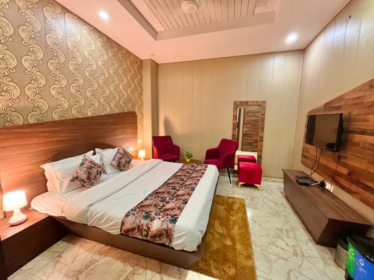 Hotel Pearl Grand, Zirakpur - Top Rated & Most Awarded Property In Tricity Chandīgarh Buitenkant foto