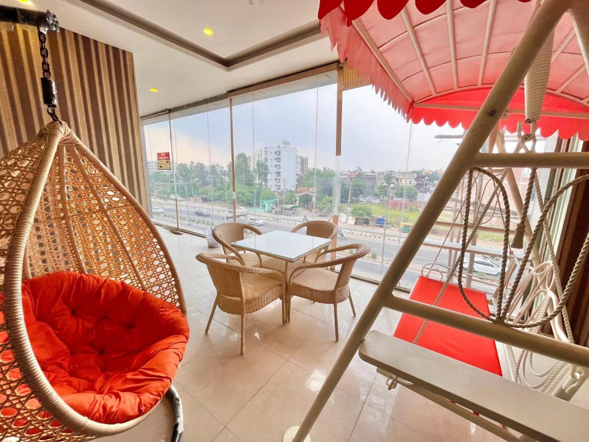 Hotel Pearl Grand, Zirakpur - Top Rated & Most Awarded Property In Tricity Chandīgarh Buitenkant foto