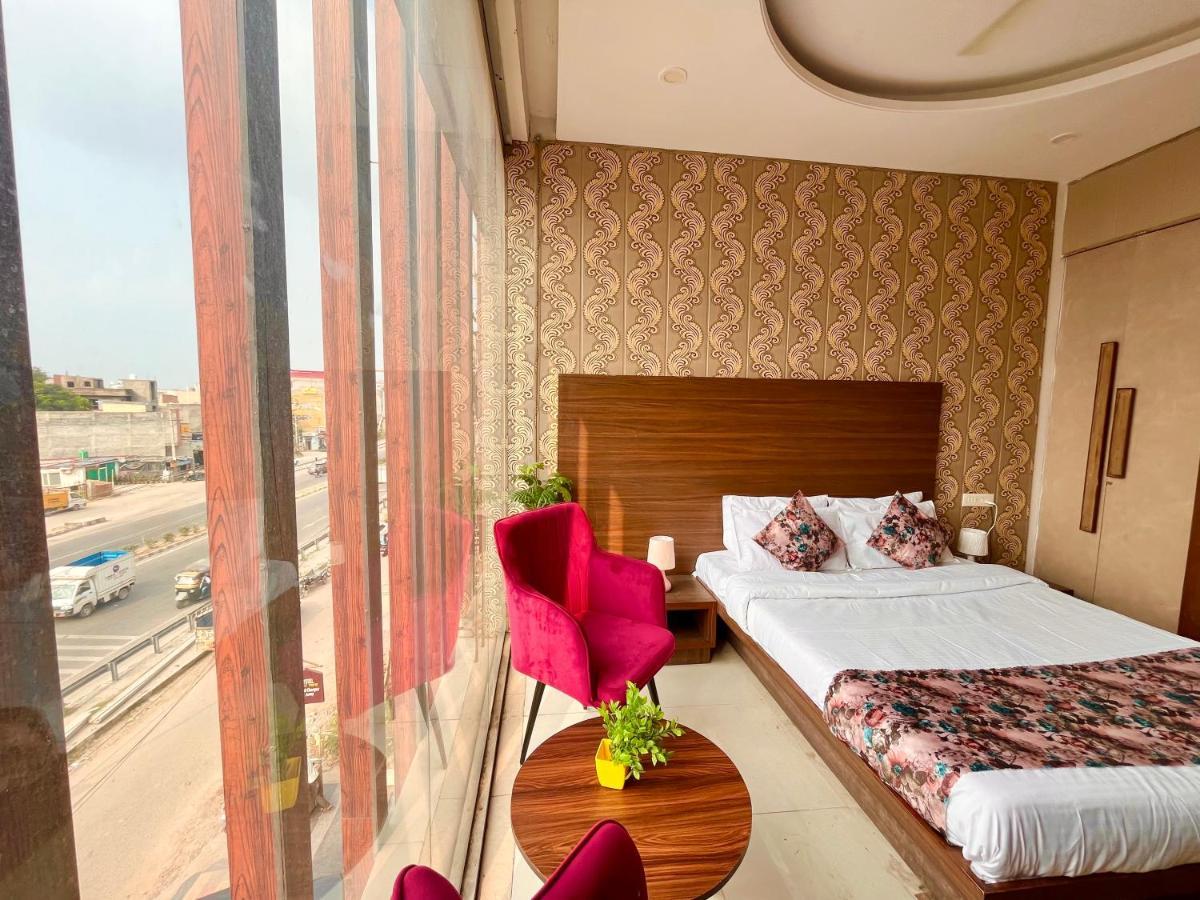 Hotel Pearl Grand, Zirakpur - Top Rated & Most Awarded Property In Tricity Chandīgarh Buitenkant foto