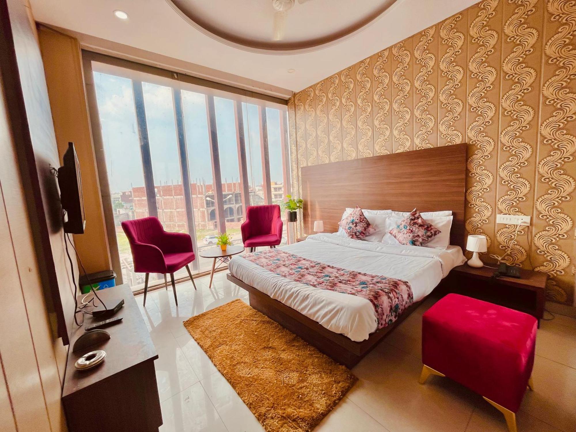 Hotel Pearl Grand, Zirakpur - Top Rated & Most Awarded Property In Tricity Chandīgarh Buitenkant foto